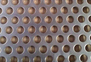 鋁闆沖孔網(wǎng)變黑如何處(chu)理