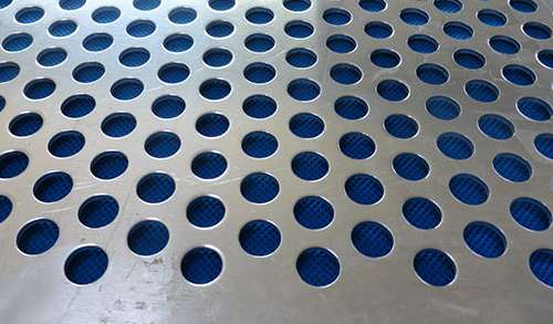 圓孔沖孔網的度(du)如何保證