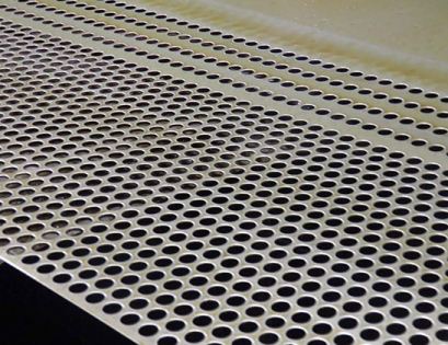 沖(chòng)孔網在柴油機散(sàn)熱器上的應用