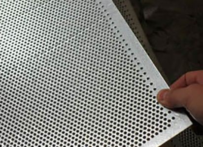 不鏽鋼(gang)沖孔網在拉(lā)伸時有哪些(xiē)保護措施