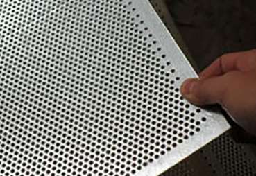 不鏽鋼沖孔(kǒng)網隔音闆的工作(zuo)效果及原理