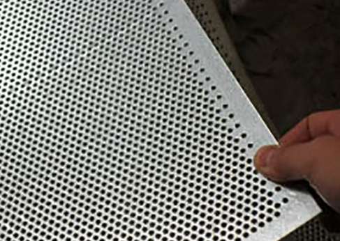 不鏽鋼沖(chòng)孔網在化工(gōng)業的重要性(xìng)