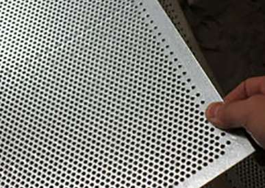 不鏽鋼沖孔(kǒng)網對模具的(de)要求非常嚴(yán)格