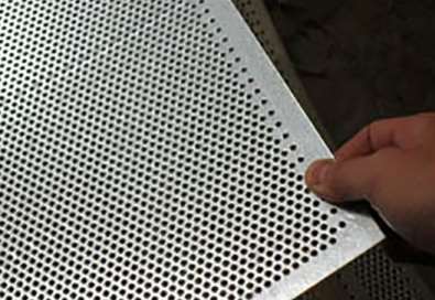 淺析不(bú)鏽鋼沖(chòng)孔網的(de)粘接方(fang)式