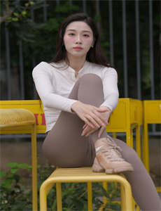 把手脚绑上拿刷子刷尿道孔
